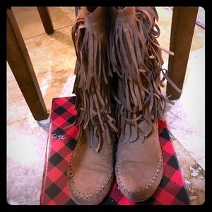 Fringe boots